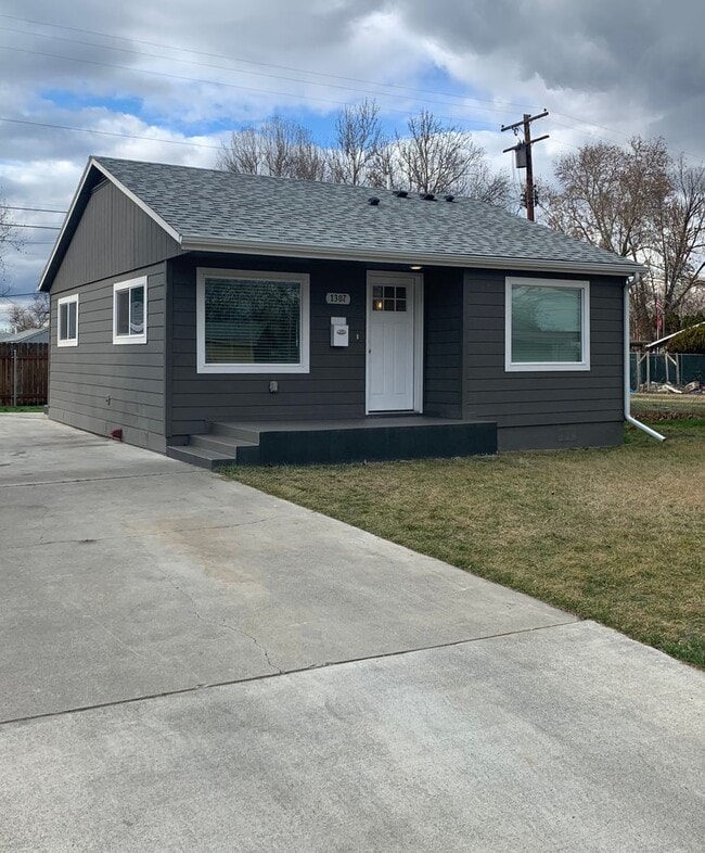 Building Photo - Adorable Two Bedroom One Bath on Cul De Sa... Rental