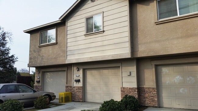 Building Photo - NIN322 Unit #2