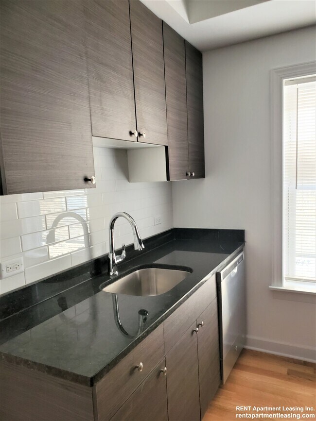 Photo - 1646 W Pratt Blvd Unit 2I
