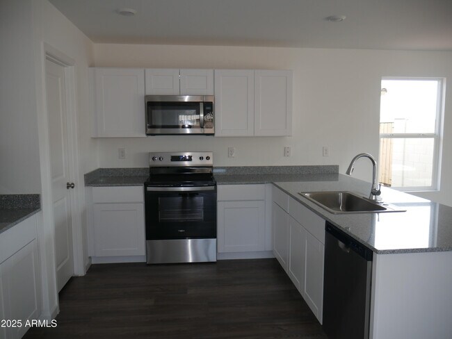 1397 E Peggy Dr