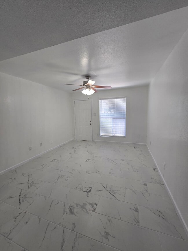 Photo - 5929 Queensloch Dr Unit 137