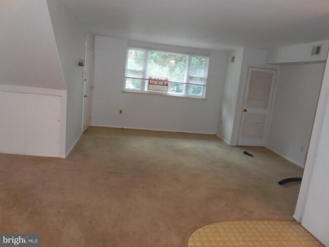 289 Greenough St Unit 1ST FLOOR FRONT