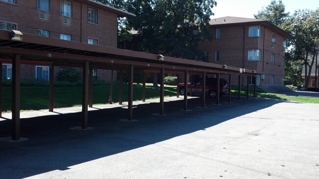 700 East Ave