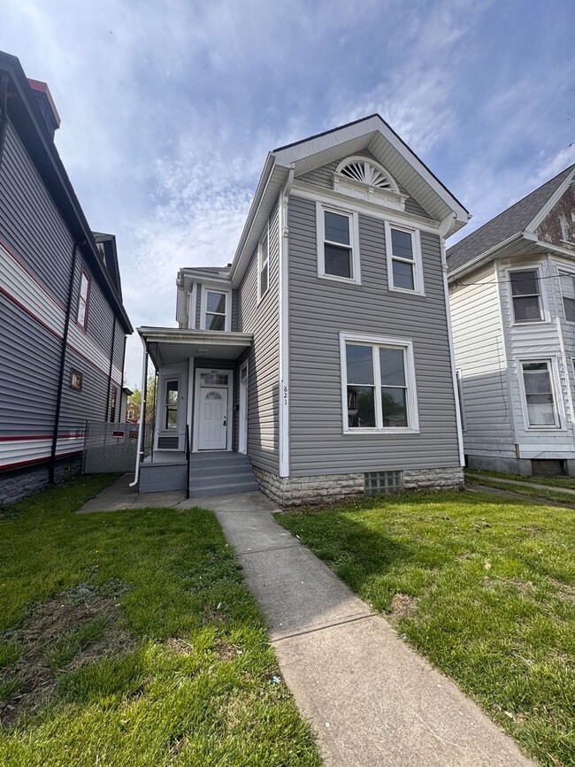 Building Photo - 821 Heaton St