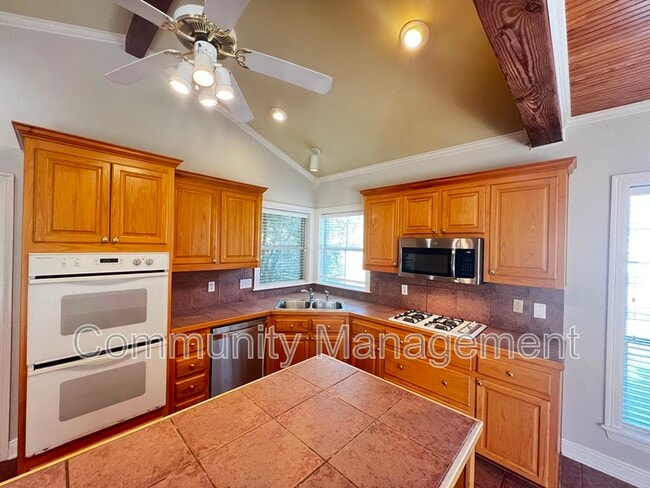 Photo - 6011 Riverbrook Dr