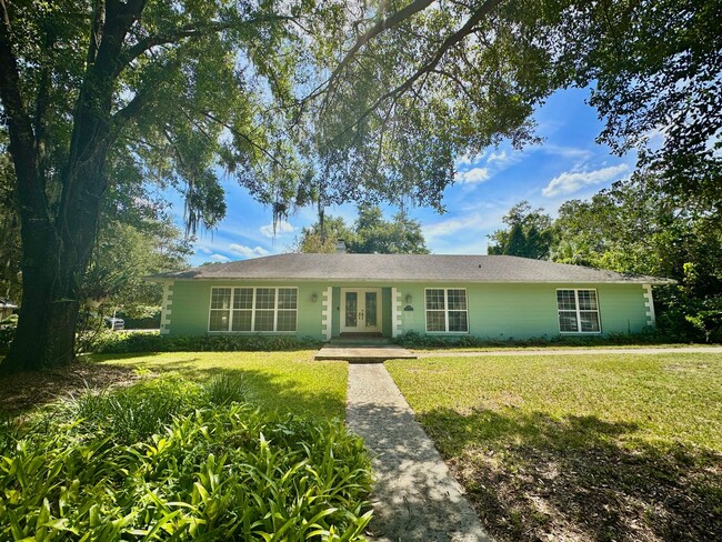 Building Photo - Spacious 4-Bedroom Home with Pool on Half ...