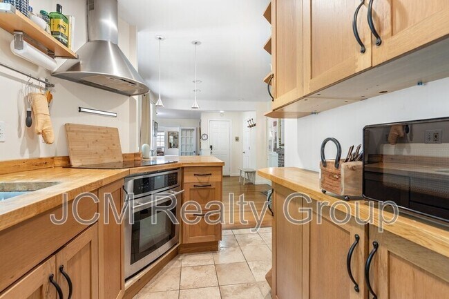 Building Photo - 61 W Cedar St Unit FURNISHED 4th Floor Rental