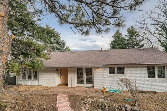 Building Photo - AMAZING LOCATION 4 Bed 2 Bath Home in Boulder!