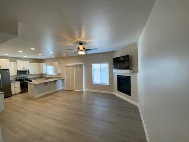 Photo - 3 Bed - 2.5 Bath, Large Townhouse - 2 Car Garage