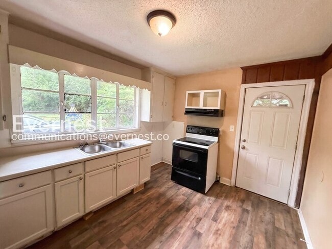Photo - 848 Vanderbilt St