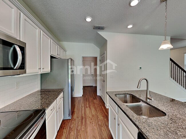 Photo - 8649 Highfield Ave