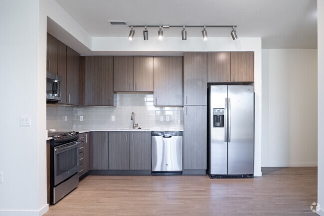 2HAB, 2BA - 973ft²