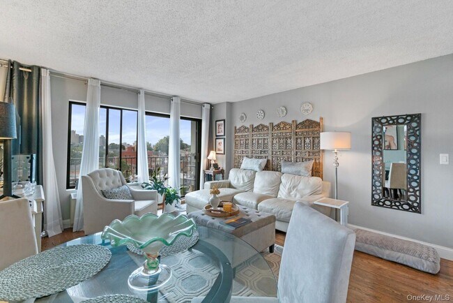 Photo - 25-40-40 Shore Blvd Unit 6A