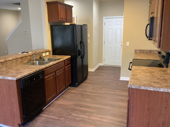 Photo - 111 Pin Oak Ct