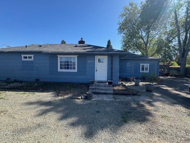 Building Photo - DUAL OPPORTUNITY!! 3 BEDROOM HOME + SEPARATE GUEST QUARTERS -FURNISHED OR UNFURNISHED