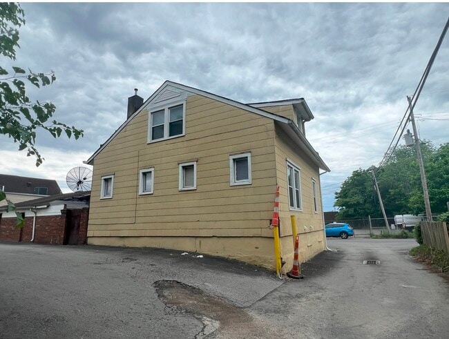 Photo - 673 S 27th St