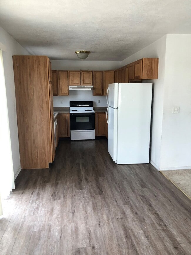 Building Photo - $1595 Unit B
