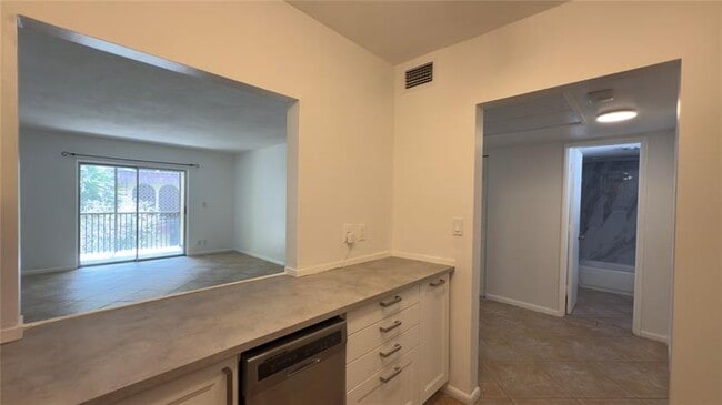 Photo - 251 S Cypress Rd Unidad 127