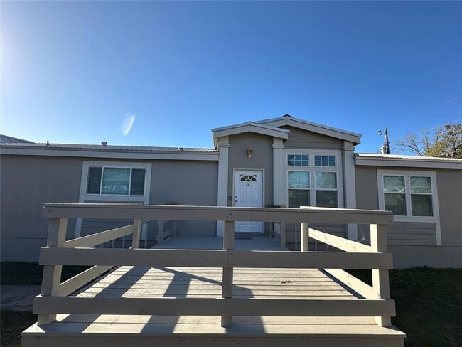 Photo - 104 Ramirez St