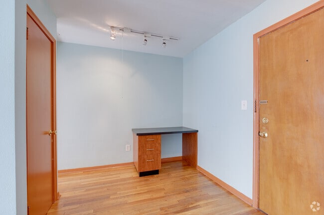 East River Terrace - Small Studio 404SF