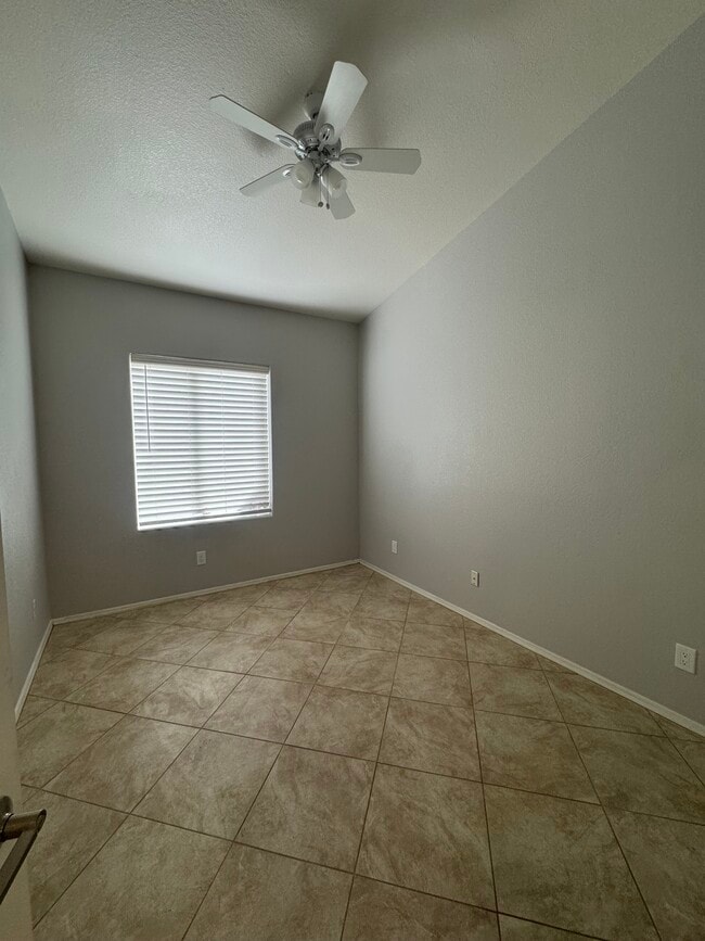 Photo - 2523 E Parkside LN