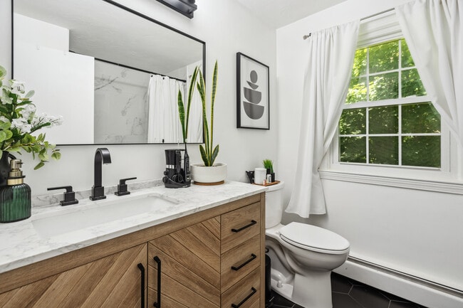 Building Photo - 13 Myles Standish Dr Unit 3