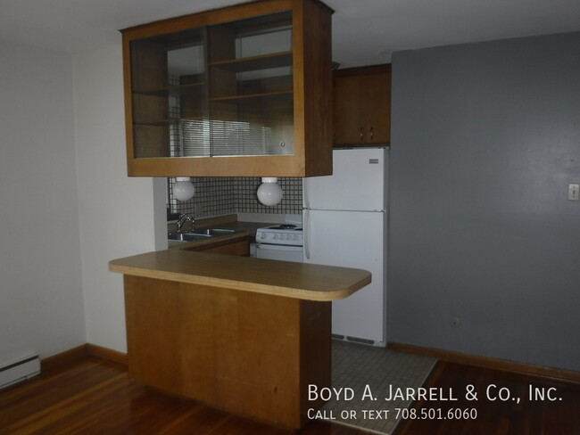 Immediate occupancy quiet one bedroom - Immediate occupancy quiet one bedroom Apartment Unit 006 B01