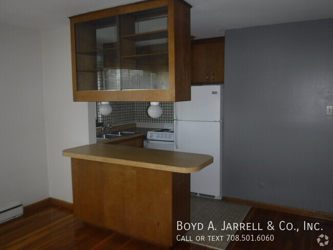 Building Photo - Immediate occupancy quiet one bedroom Unit 006 B01 Rental