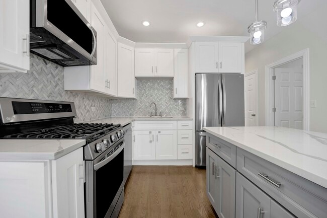 Photo - 1821 N Tripp Ave Unit 2