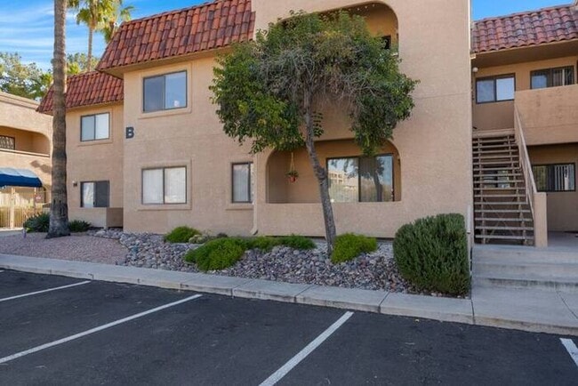 Building Photo - Beautifully Furnished 2-Bed, 2-Bath Condo ...