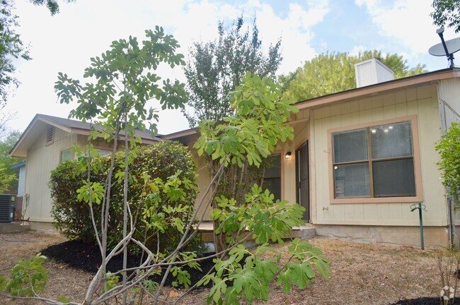 Building Photo - Charming 3 bed 2 bath with a converted gar... Rental