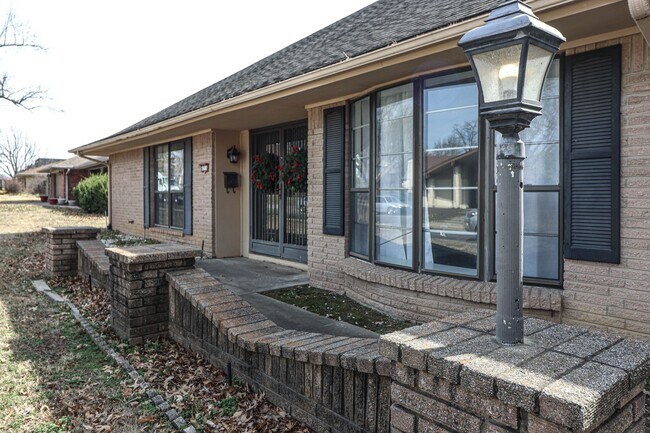 Photo - Located in South Tulsa - 3 Bedroom Home!!