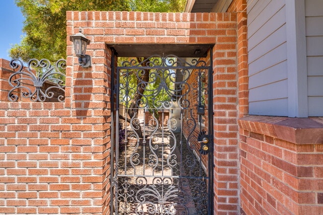 Photo - 2724 N Gill Ave