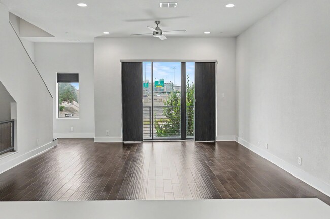 Photo - 1606 N Hackberry St