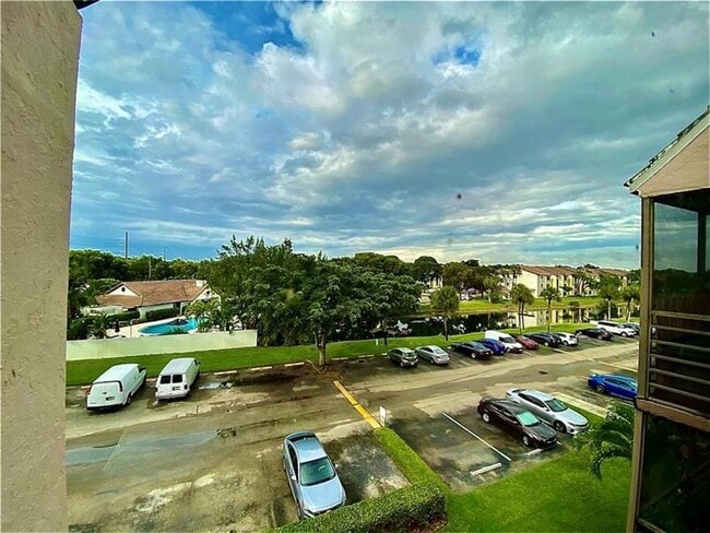Building Photo - 3700 N Pine Island Rd Unit 404 Rental