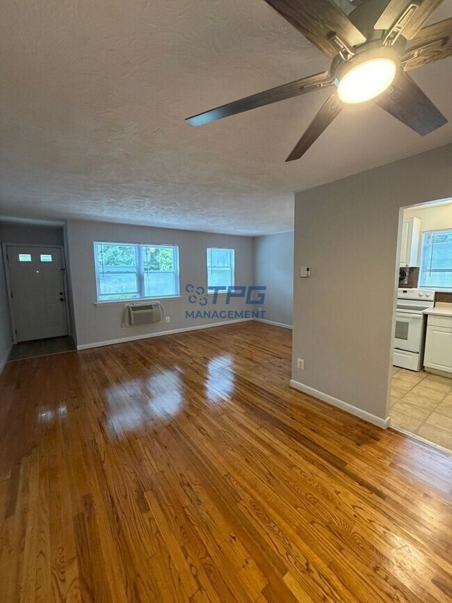 Building Photo - 239 Spring St Unit C-17
