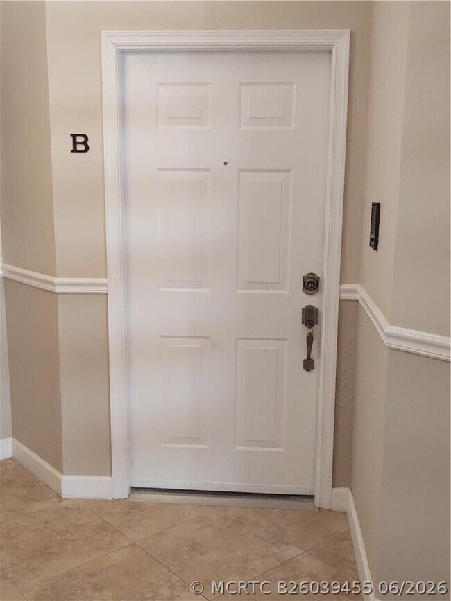 5801 Coach House Cir Unit B