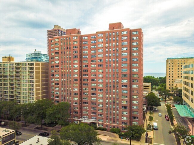Building Photo - 2909 N Sheridan Rd Unit 1901 Rental