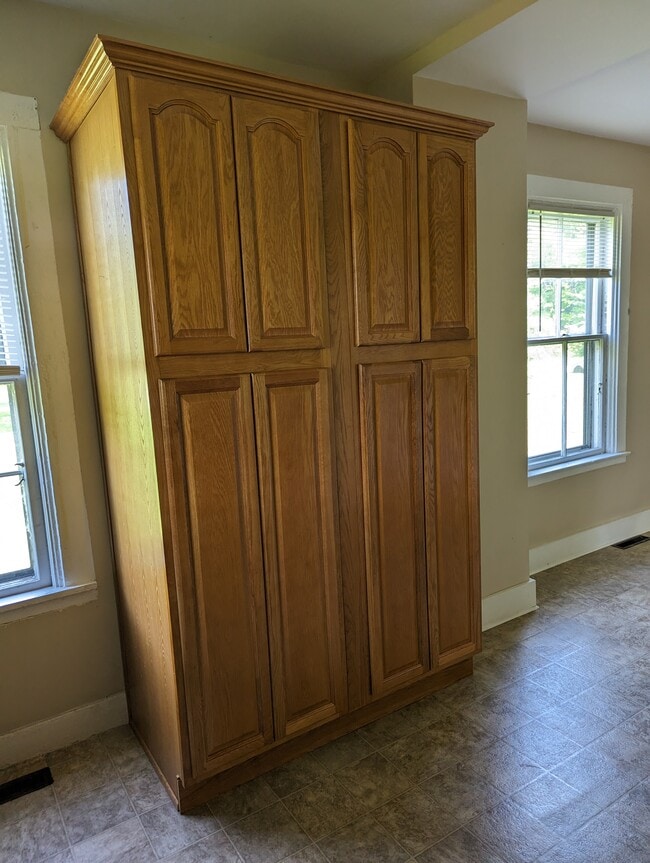 Photo - 9-16 Village St