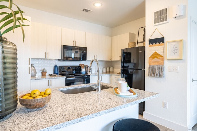 1BD, 1BA - 586SF - Kitchen
