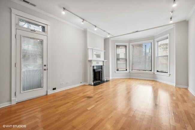 Photo - 747 N Sedgwick St Unit 2S