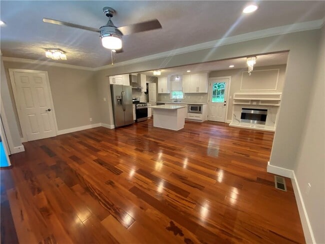 Photo - 105 Paris Ln