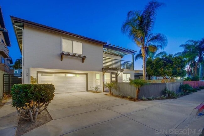 Building Photo - Modern Bungalow Rental