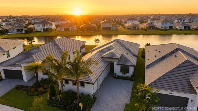 4931 Rivo Alto Cir