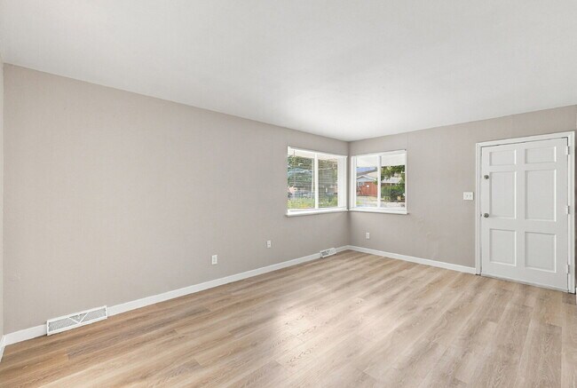 Photo - $2,240.95 with $300 Off the first month's rent, 4 Beds, 2 Baths, Triplex Unit in Littleton with W... Unit #5565