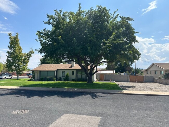 Newly Renovated 3 Bedroom, 2 Bathroom Home... - Newly Renovated 3 Bedroom, 2 Bathroom Home...