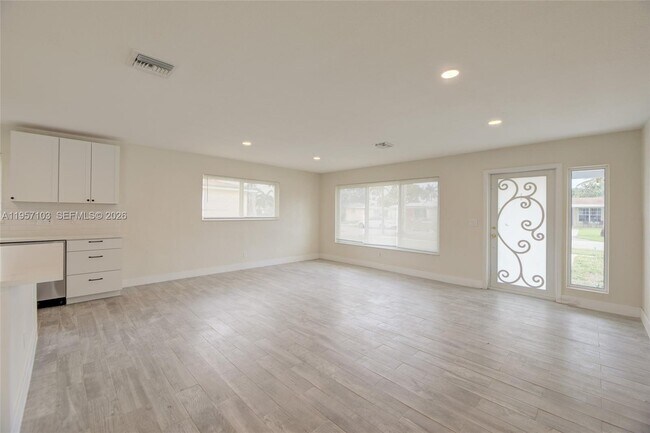 Photo - 610 N 31st Ct