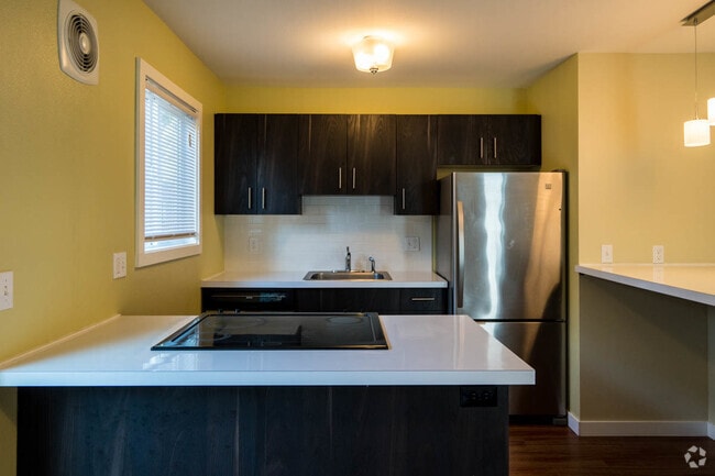 Building Photo - N0091 Unit 121 Rental