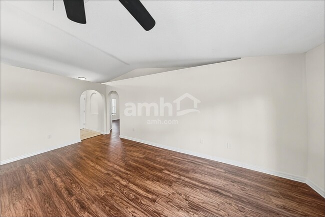 Photo - 520 Brown Bear Way