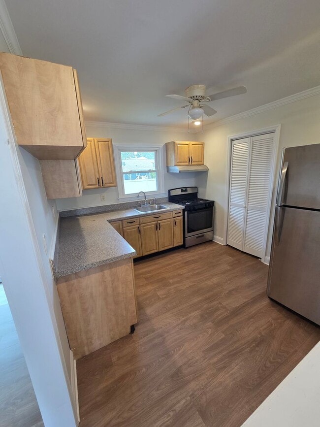 Photo - 744 Cable Ave